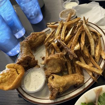 Mountain West Eatery - $20 plate with dry fries, corn bread muffin and fatty chicken wings we couldn't eat - American Near Me - Las Vegas, Nevada Mountain West Eatery - $20 plate with dry fries, corn bread muffin and fatty chicken wings we couldn't eat - American Near Me - Las Vegas, Nevada
