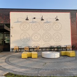 Krispy Kreme - Outdoor seating