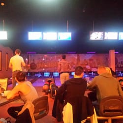 Alt Erlaa Bowling - Bowlingbahnen mit Sitzgelegenheiten