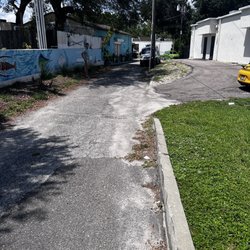 Ocean Lobster Key West - Front driveway