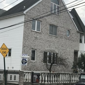 B&B Siding and Roofing - Driveway side of house siding. - Roofing Near Me - Staten Island, New York