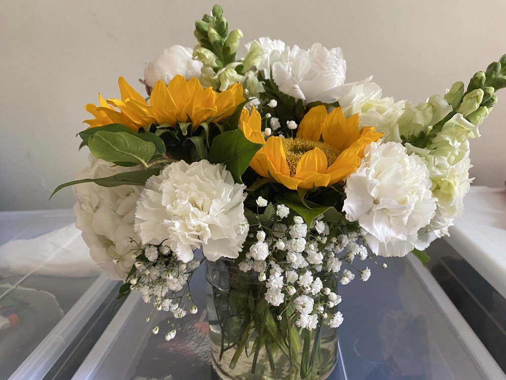 DANIELA’S FLOWER SHOP II Updated April 2024 208 Photos & 30 Reviews