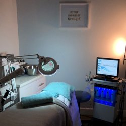 Honolulu Spa & Wellness - Hilo - Treatment room equipped with the Hydrafacial MD machine.