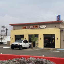 los 3 betos - View of the outside