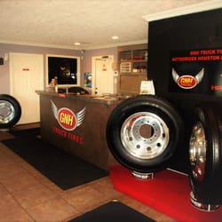 GNH Trucking & Tire - Our Front desk and waiting area