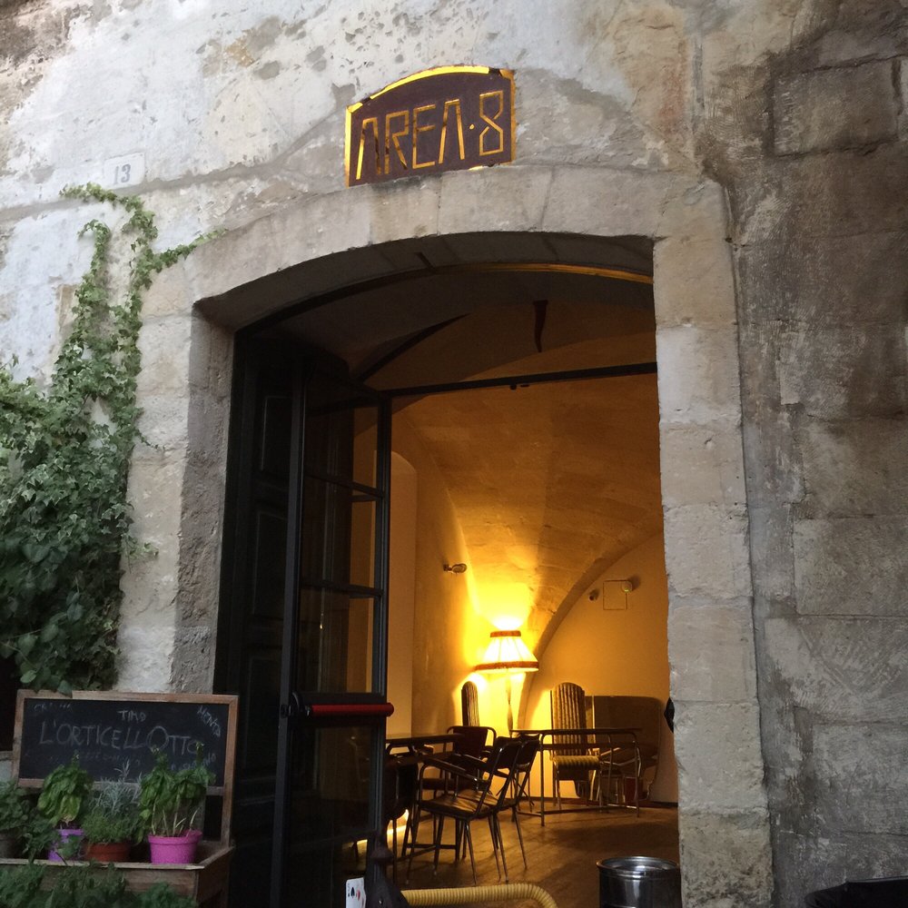 Auri empozó a Indy en Crónicas Vampíricas 📁 (@aurirua.bsky.social) —  Bluesky, image size:1000x1000