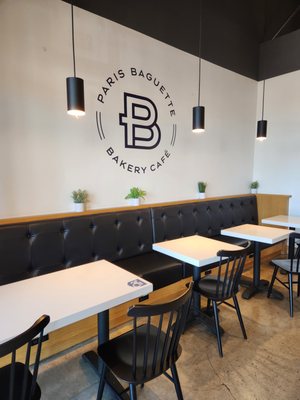 Paris Baguette by null