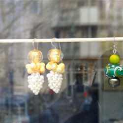 Goldschmiede-Atelier Bätge - Ohrringe aus Glas,Süßwasserperlen und Silber.