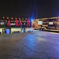 Hot Chicks Food Truck - Outdoor patio seating area
