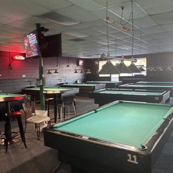 Hot Shots Billiards - Spaciousness and clean environment
