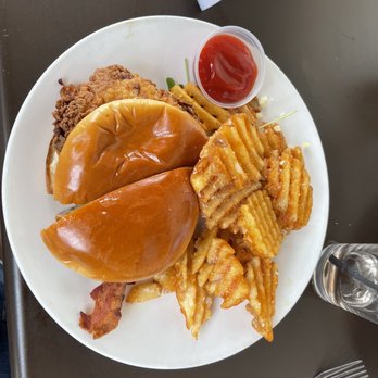 Stonebridge Restaurant - Buttermilk Fried Chicken Sandwich - Seafood Near Me - Milford, Connecticut