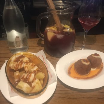 Tapeo - Sangria, jamon croquetas, patatas bravas - Tapas Bars Near Me - Barcelona, B