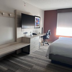 Holiday Inn Express & Suites Bay City - King suite