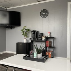Napa Global Collision Center - Super cute little waiting area!