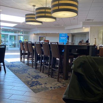 Hampton Inn & Suites Hershey - Dining and front desk area - Hotels Near Me - Hershey, Pennsylvania