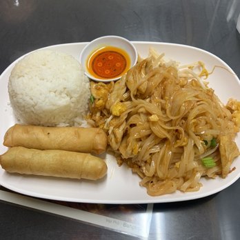 Balboa Thai Food - Best dinner combo plate  this is a must have. Ask for chili paste - Thai Near Me - Granada Hills, California