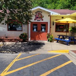 Danna's Bar-B-Que and Burger Shop - The front of restaurant
