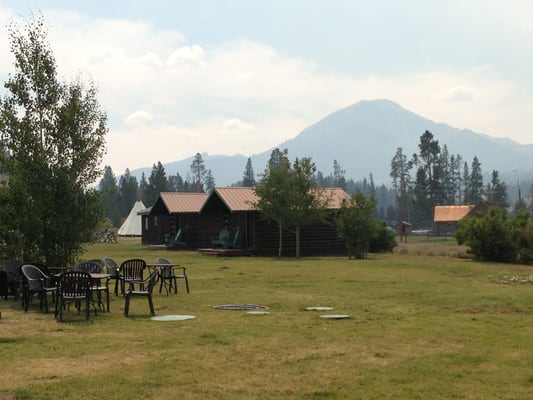 Smiley Creek Lodge by null