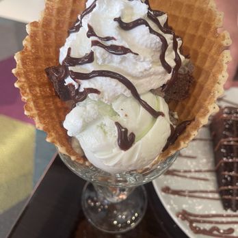 White Rabbit Dessert Experience - In Mint Condition (Seasonal) - Desserts Near Me - Orlando, Florida