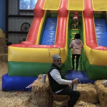 Lemos Farm - Staff not wearing a mask . - Amusement Parks Near Me - Half Moon Bay, California