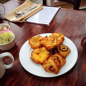 The Copper Beech Inn - Fresh pastries were waiting for us on a table - such a nice touch - Bed & Breakfast Near Me - Ivoryton, Connecticut