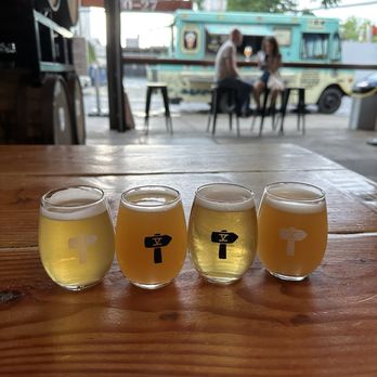 Fifth Hammer Brewing - Break of Jawn, Golden Grind, Troublesome Jellyfish & Pentatonic Pilsner - Breweries Near Me - Long Island City, New York Fifth Hammer Brewing - Break of Jawn, Golden Grind, Troublesome Jellyfish & Pentatonic Pilsner - Breweries Near Me - Long Island City, New York