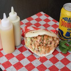 Antojitos de mi Tierra - Stuffed Arepa