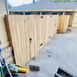 A&M Welding & Fabrication - Side view of 6' cedar privacy fence