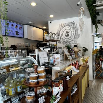 5ive Senses - Inside - Juice Bars & Smoothies Near Me - Honolulu, Hawaii