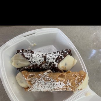Floridino's Italian Kitchen - Traditional and chocolate cannolis - Italian Near Me - Winter Haven, Florida Floridino's Italian Kitchen - Traditional and chocolate cannolis - Italian Near Me - Winter Haven, Florida