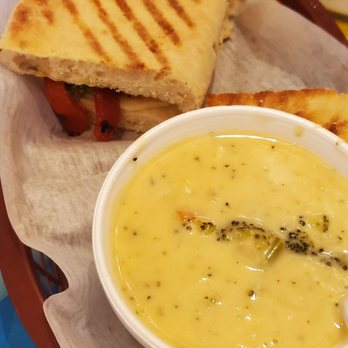 Caffe Far Bella - Turkey pesto and broccoli cheddar soup - Coffee & Tea Near Me - Saint Clair Shores, Michigan