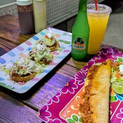Casita Nicole Antojitos Mexicanos - Zopes de carne deshebrada y Machete de chicharrón prensado