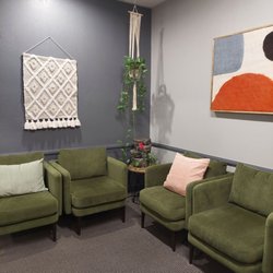 Brenda L Boyte, DDS - Cozy waiting room