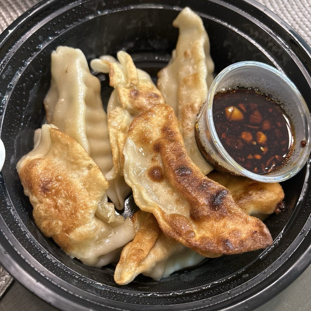 J's Kitchen - S10. 鸡肉锅贴 (6) Pan-Fried Chicken Dumpling (6) Dumpling Frito - Chinese Near Me - Naperville, Illinois J's Kitchen - S10. 鸡肉锅贴 (6) Pan-Fried Chicken Dumpling (6) Dumpling Frito - Chinese Near Me - Naperville, Illinois