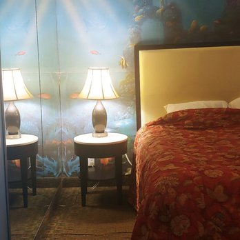 Bedford Inn - The mirrored wall and ceiling are very "late-70's" and the wallpaper in this corner is torn and is not attached to the wall. - Hotels Near Me - Erie, Michigan