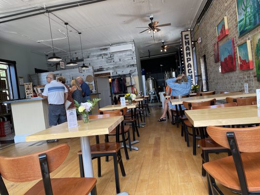 Mousse Sparkling Wine Co. by null