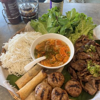 Pho Bar Vietnamese Kitchen - The "OBAMA & BOURDAIN NOODLE" (Serves 2) l Bun Cha Ha Noi - Vietnamese Near Me - Davie, Florida
