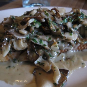 Gjelina - hen of the woods mushroom toast with creme fraiche and truffle oil - New American Near Me - Venice, California Gjelina - hen of the woods mushroom toast with creme fraiche and truffle oil - New American Near Me - Venice, California