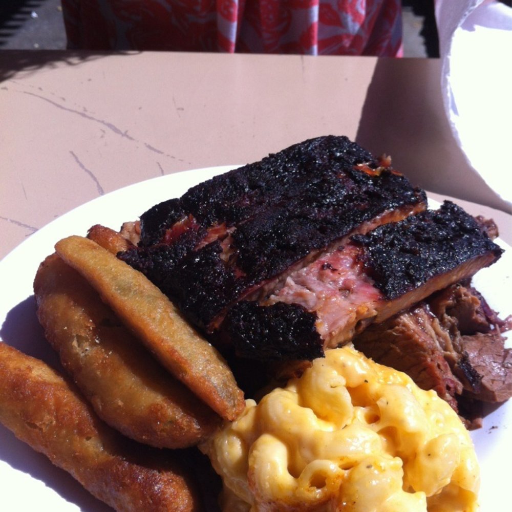 Red House BBQ - It's worth stopping for! - Barbeque Near Me - Tehachapi, California
