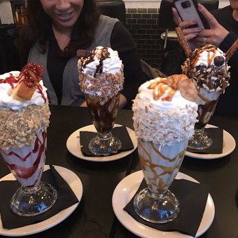 Mom's Kitchen & Bar - Bars Near Me - Astoria, New York