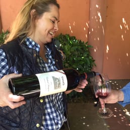 Suzanne Groth pouring the Reserve Cabernet Suzanne Groth pouring the Reserve Cabernet
