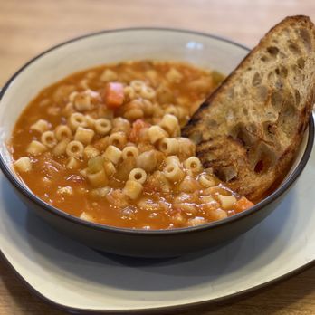 Mojo Market - Pasta e fagioli - Cafes Near Me - Kenmore, New York