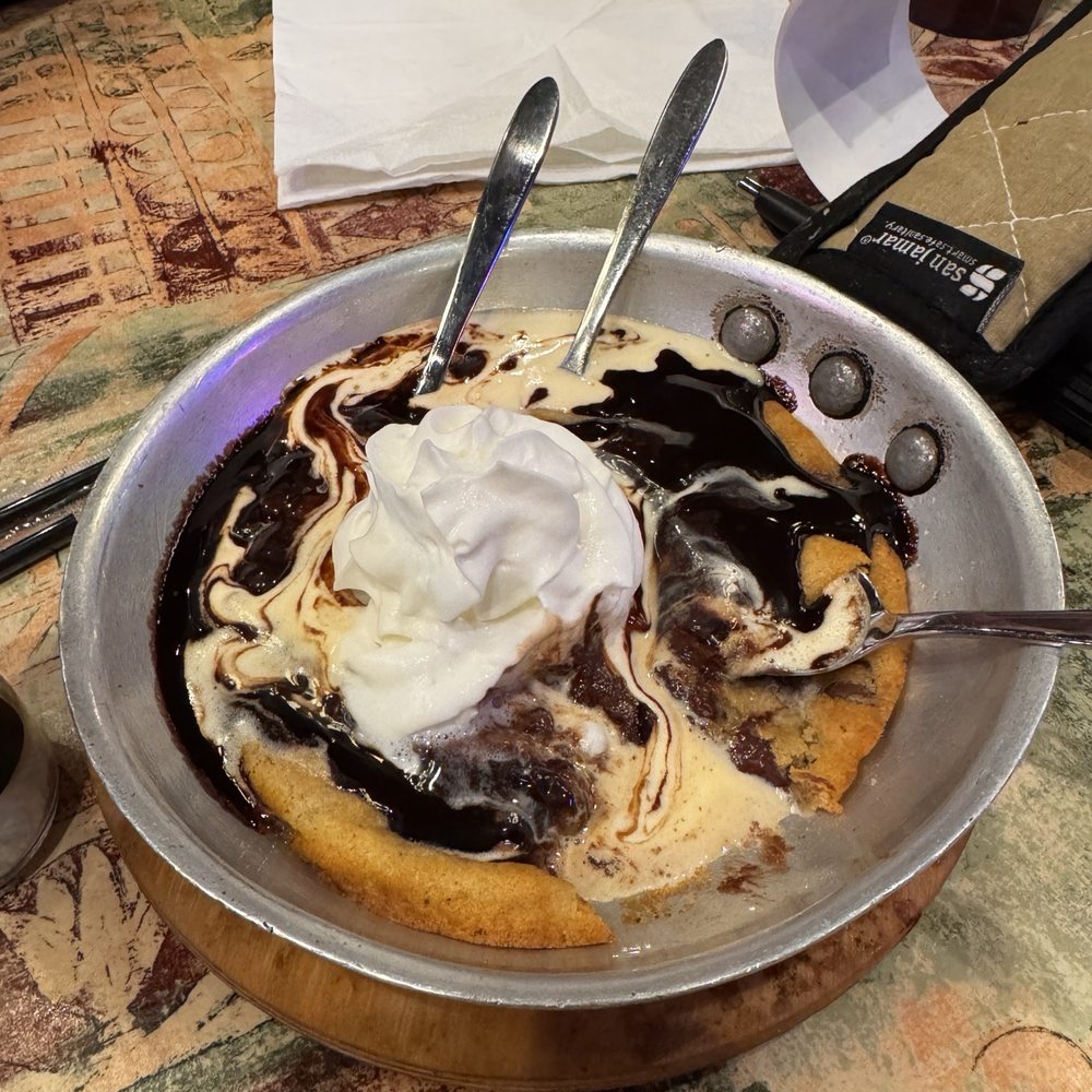 Alexander's Steakhouse - Cookie skillet - Steakhouses Near Me - Peoria, Illinois