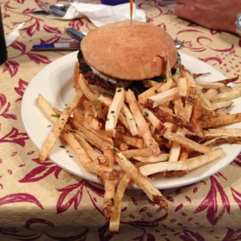 Courthouse Grill & Pub - Cheeseburger - Pubs Near Me - Brookville, Pennsylvania