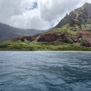 Makana Charters and Tours - Nā Pali coast - Boating Near Me - Waimea, Hawaii
