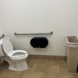 7-Eleven - Clean restroom
