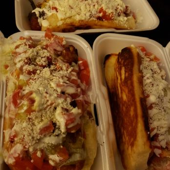 Hot Dogs La Yaquesita - Can you see the difference of the three hotdogs, The El Golozo is huge. Look at that grilled bun, I could just eat that. - Hot Dogs Near Me - Avondale, Arizona