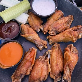 1928 Public House - Chicken wings - American Near Me - Middleburg Heights, Ohio 1928 Public House - Chicken wings - American Near Me - Middleburg Heights, Ohio
