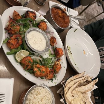 Bengal Tiger  - Tandoori Chicken Tikka Garlic naan Vindaloo Mango Chutney - Indian Near Me - New York, New York