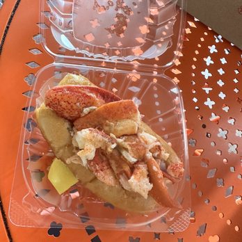 Fat Cheeks Hawaii - Buttered lobster roll - Sandwiches Near Me - Honolulu, Hawaii Fat Cheeks Hawaii - Buttered lobster roll - Sandwiches Near Me - Honolulu, Hawaii